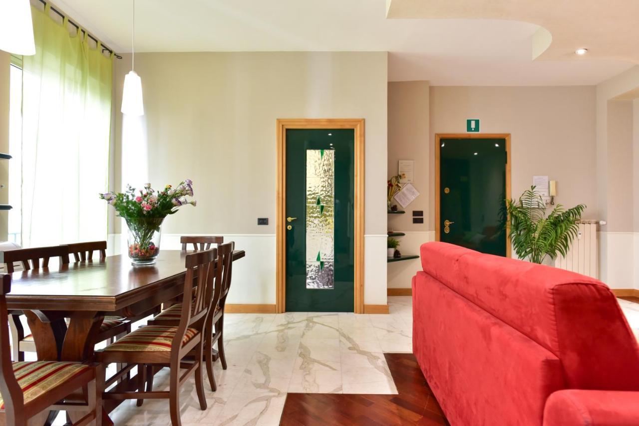 Elegant & Cozy Apartment In The Heart Of Róma Kültér fotó