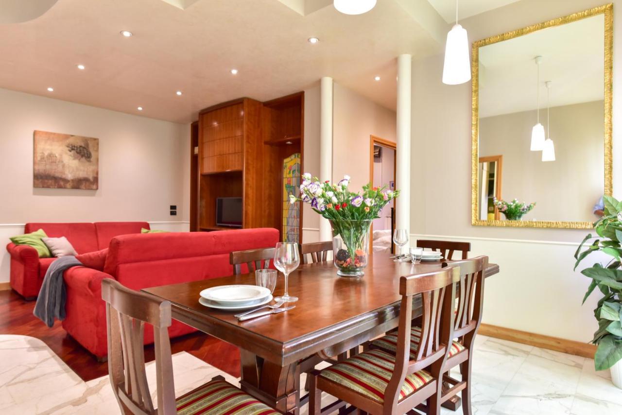 Elegant & Cozy Apartment In The Heart Of Róma Kültér fotó