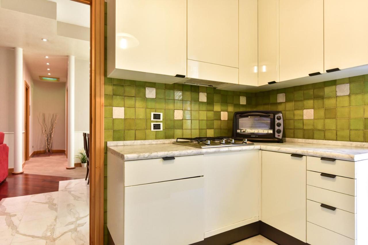Elegant & Cozy Apartment In The Heart Of Róma Kültér fotó