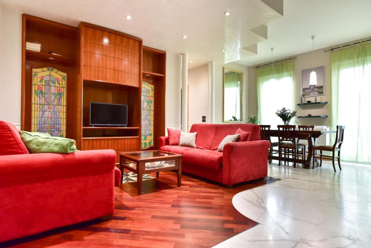 Elegant & Cozy Apartment In The Heart Of Róma Kültér fotó